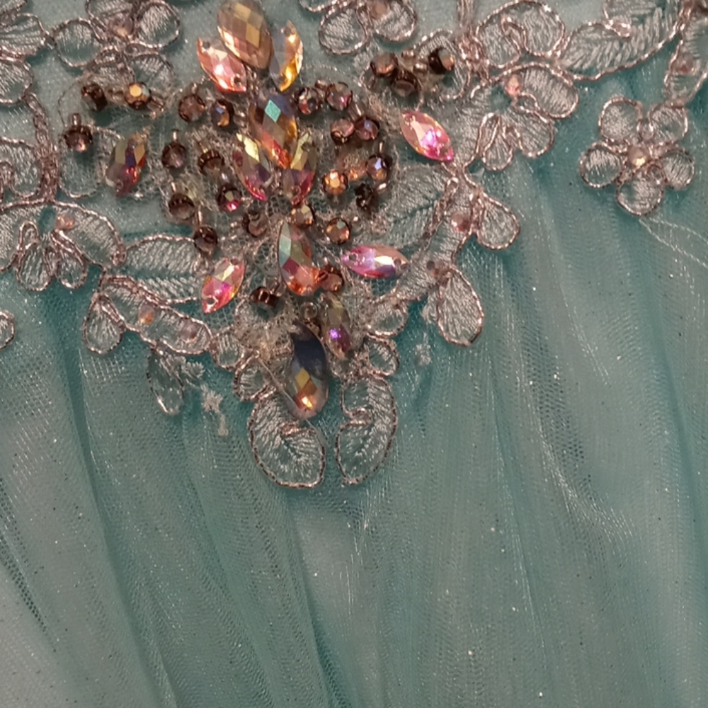 Dress - Picture 4 of 6